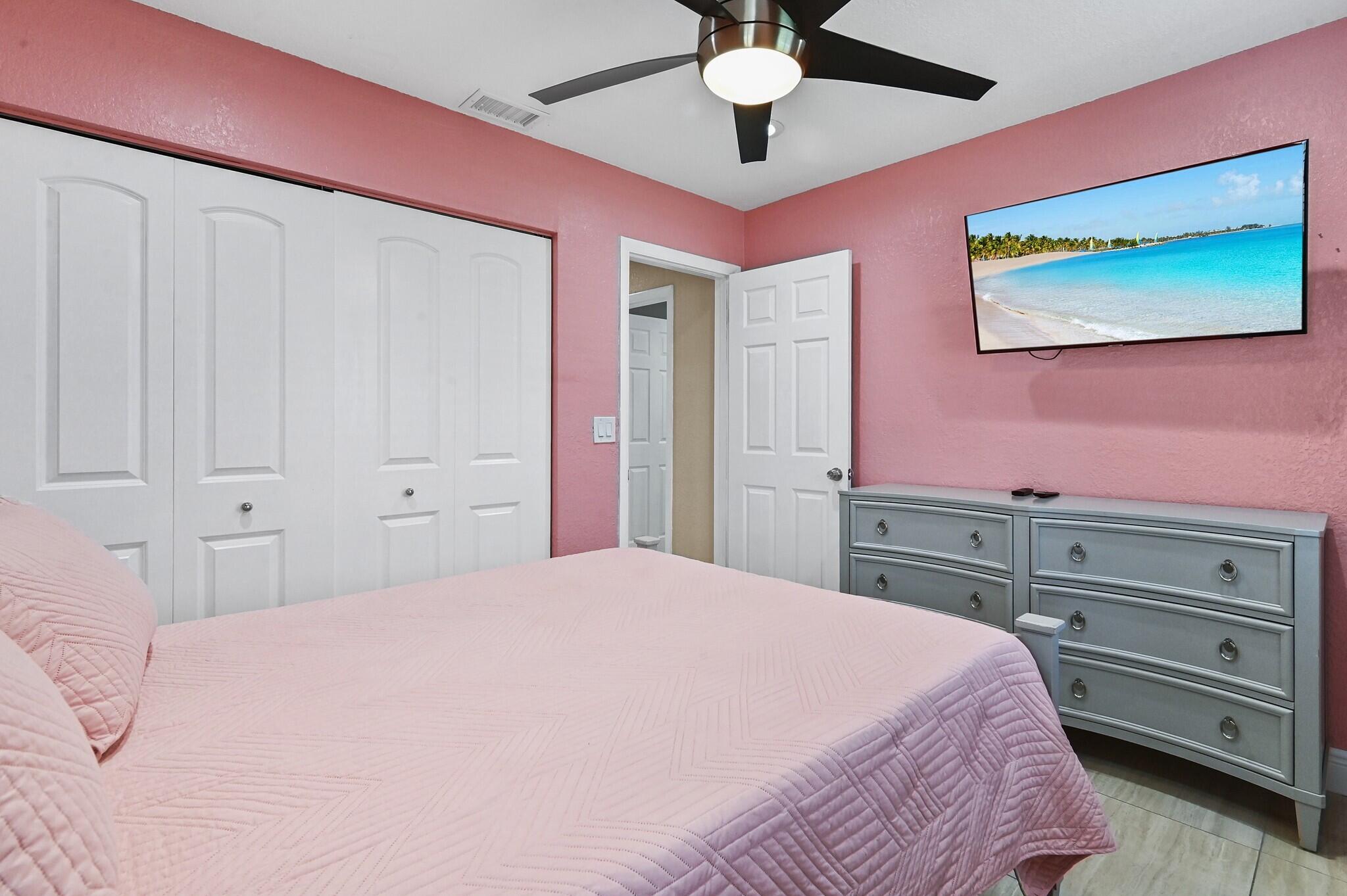 124 Davis Road Palm Springs, FL 33461 - Photo 19 of 44 00020 - 124 Davis Rd