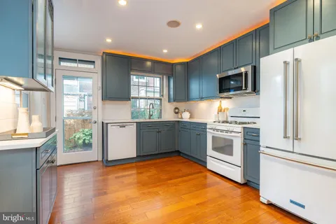 $949,000 | 2046 Cherry Street, Philadelphia, PA 19103