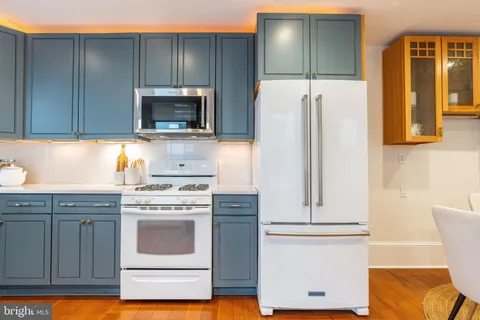 $949,000 | 2046 Cherry Street, Philadelphia, PA 19103