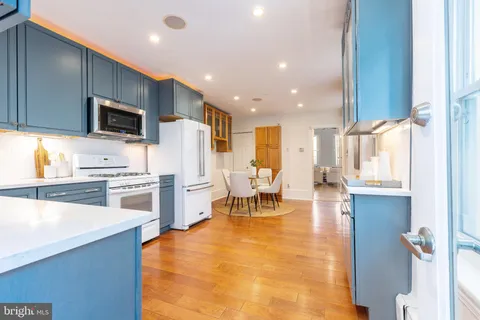 $949,000 | 2046 Cherry Street, Philadelphia, PA 19103