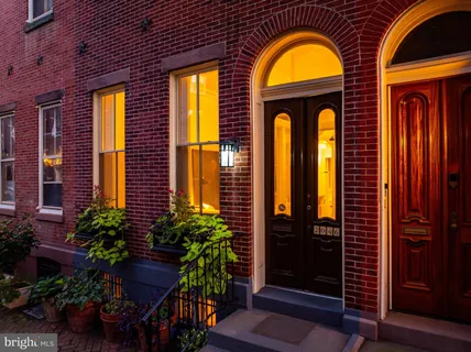 $949,000 | 2046 Cherry Street, Philadelphia, PA 19103