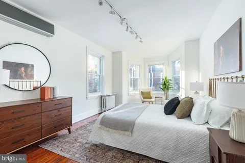 $949,000 | 2046 Cherry Street, Philadelphia, PA 19103