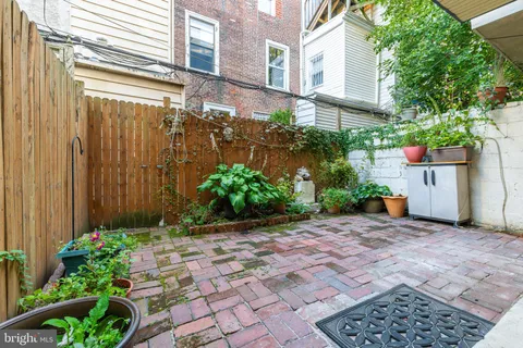 $949,000 | 2046 Cherry Street, Philadelphia, PA 19103