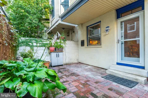 $949,000 | 2046 Cherry Street, Philadelphia, PA 19103