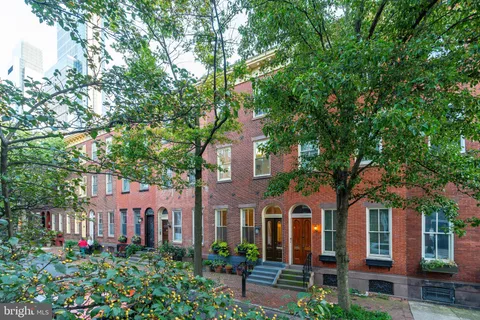 $949,000 | 2046 Cherry Street, Philadelphia, PA 19103