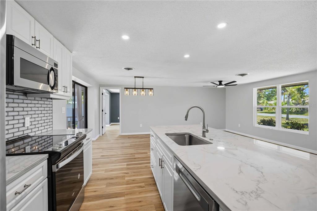 386 Cabana Road Venice, FL 34293 - Photo 10 of 56
