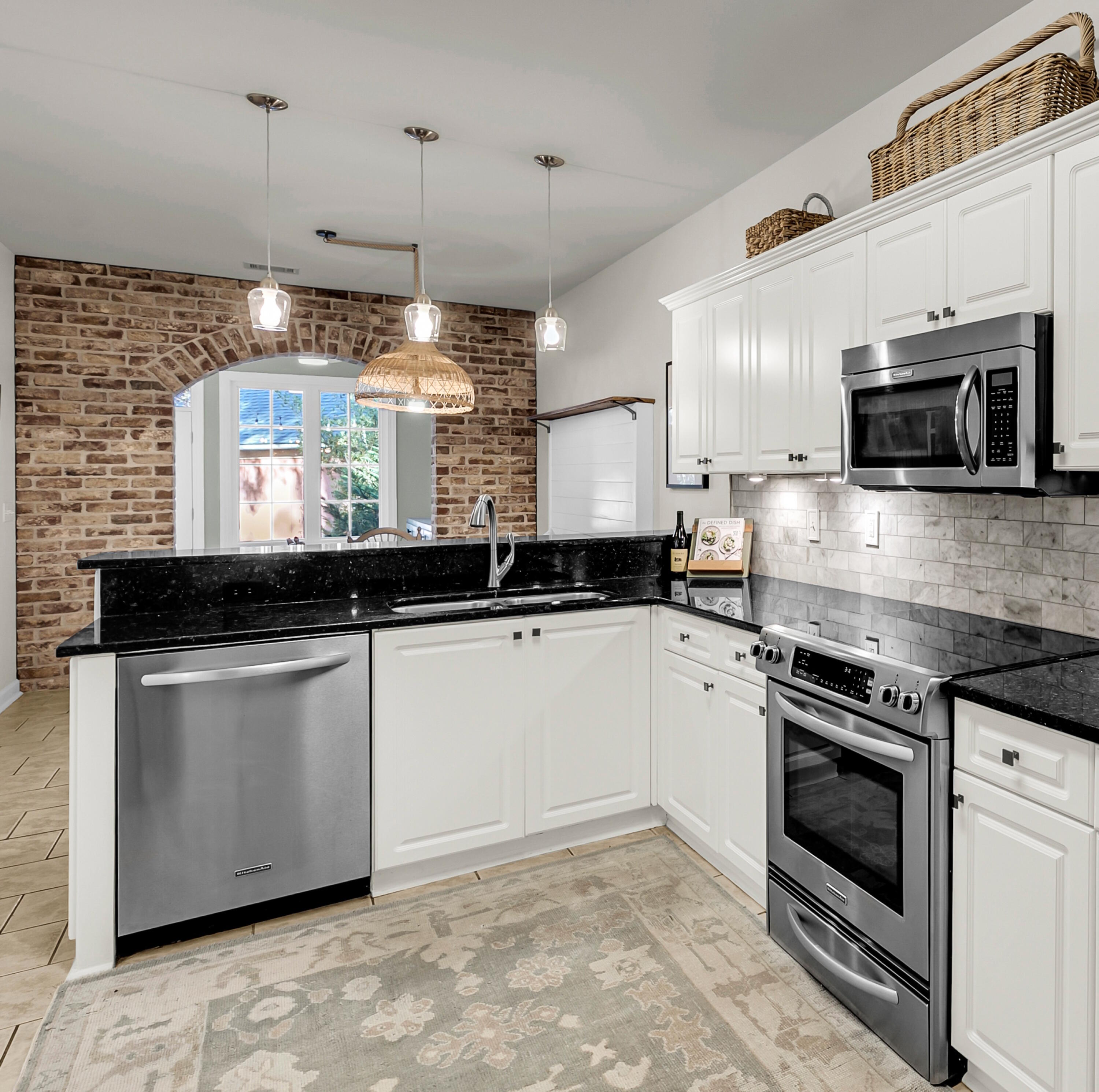 260 Alexandra Drive Mount Pleasant, SC 29464 - Photo 3 of 42 Kitchen