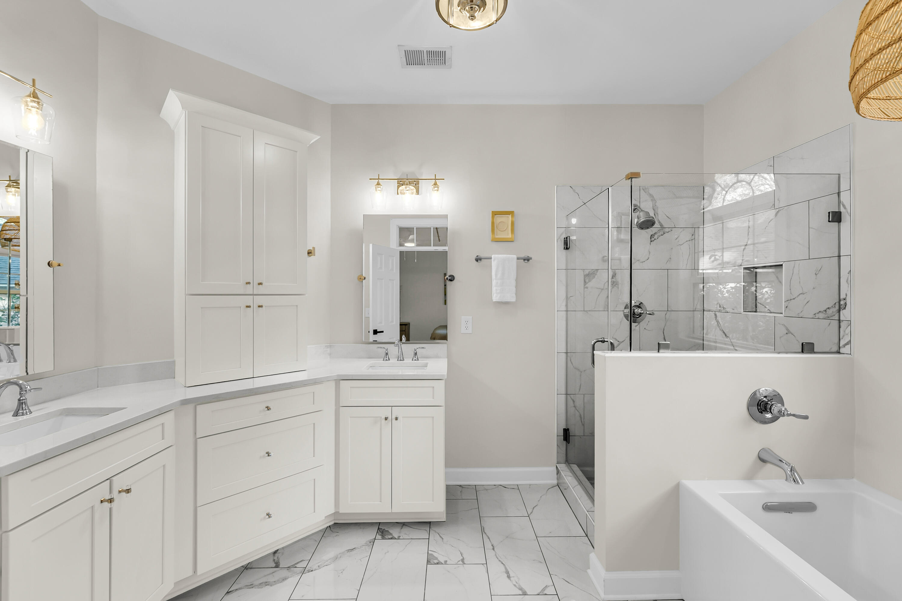 260 Alexandra Drive Mount Pleasant, SC 29464 - Photo 4 of 42 Primary bathroom