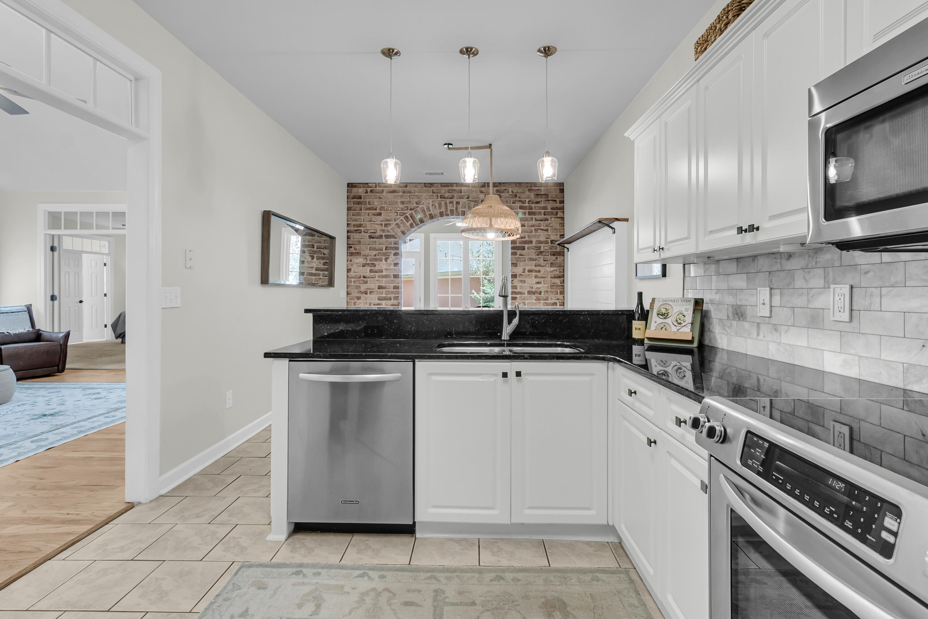 260 Alexandra Drive Mount Pleasant, SC 29464 - Photo 8 of 45 Kitchen