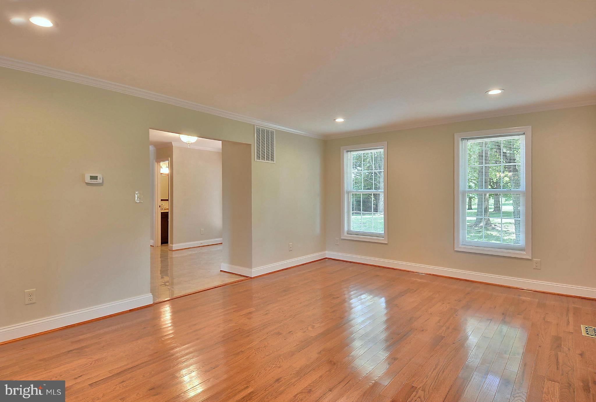 4445 Linthicum Road Dayton, MD 21036 - Photo 6 of 30 Living Room