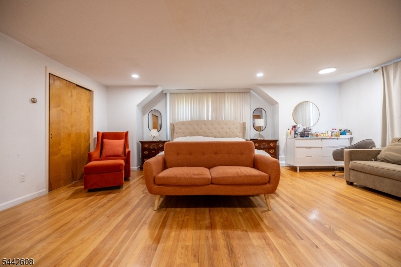 1758 Kenneth Avenue Union, NJ 07083 - Photo 18 of 34