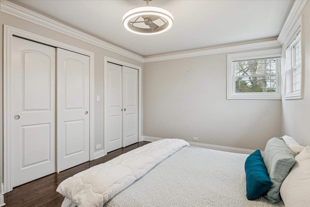 241 Glendale Road Glenview, IL 60025 - Photo 11 of 29 a bedroom with a bed and a window