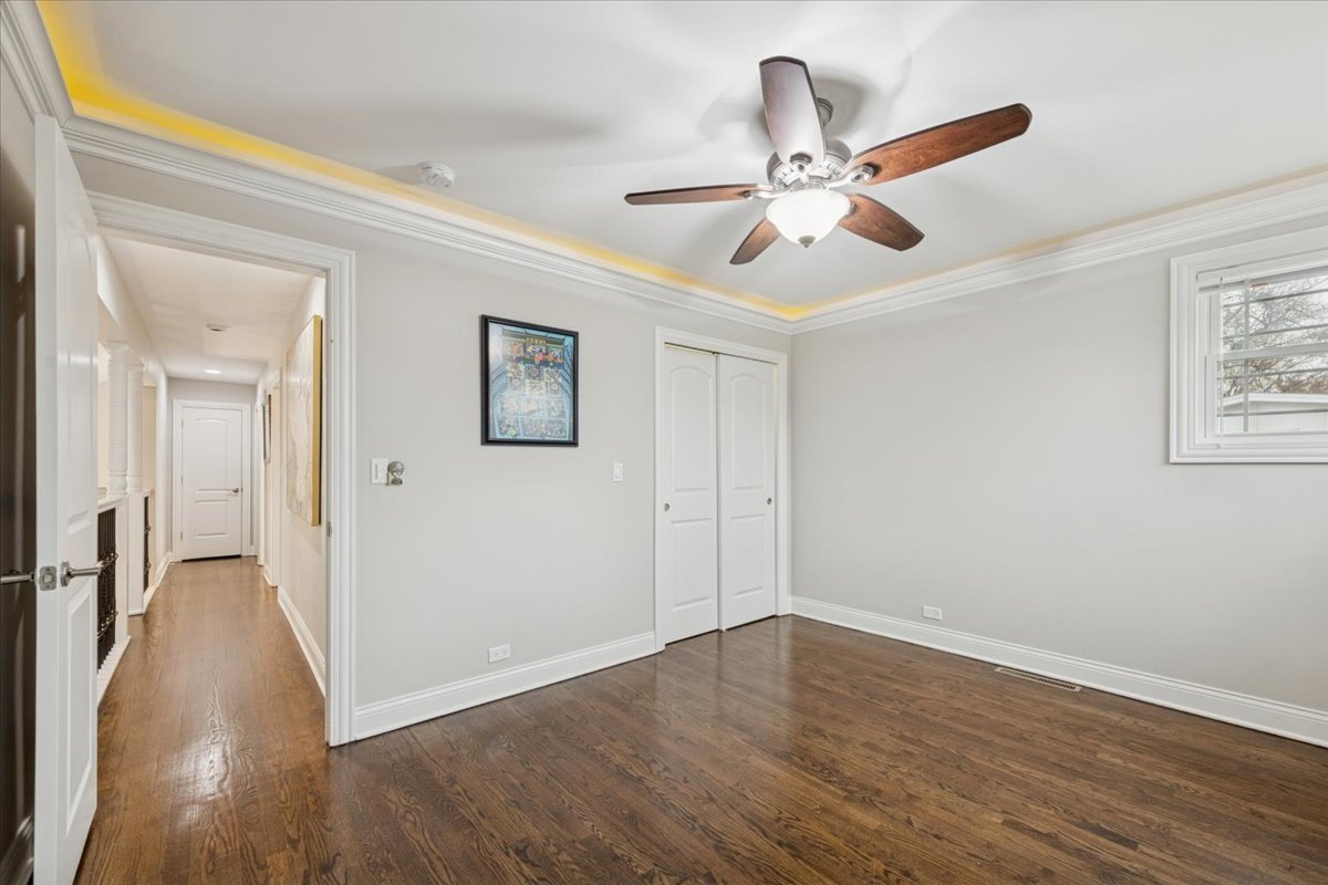 241 Glendale Road Glenview, IL 60025 - Photo 13 of 29 a view of a livingroom with wooden floor and a ceiling fan