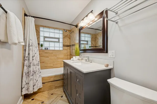 $535,000 | 241 Glendale Road, Glenview, IL 60025