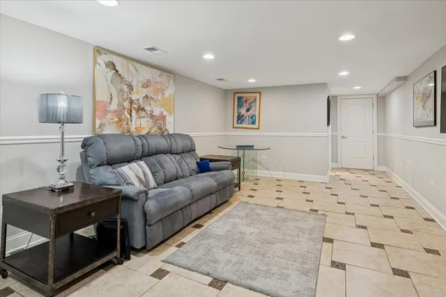 $535,000 | 241 Glendale Road, Glenview, IL 60025