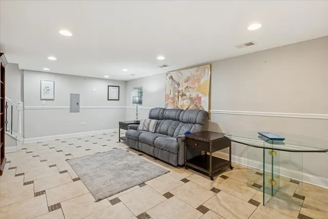 $535,000 | 241 Glendale Road, Glenview, IL 60025