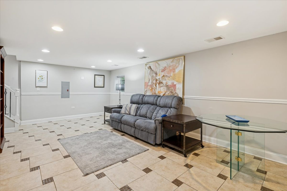 241 Glendale Road Glenview, IL 60025 - Photo 17 of 29 a living room with furniture and a rug