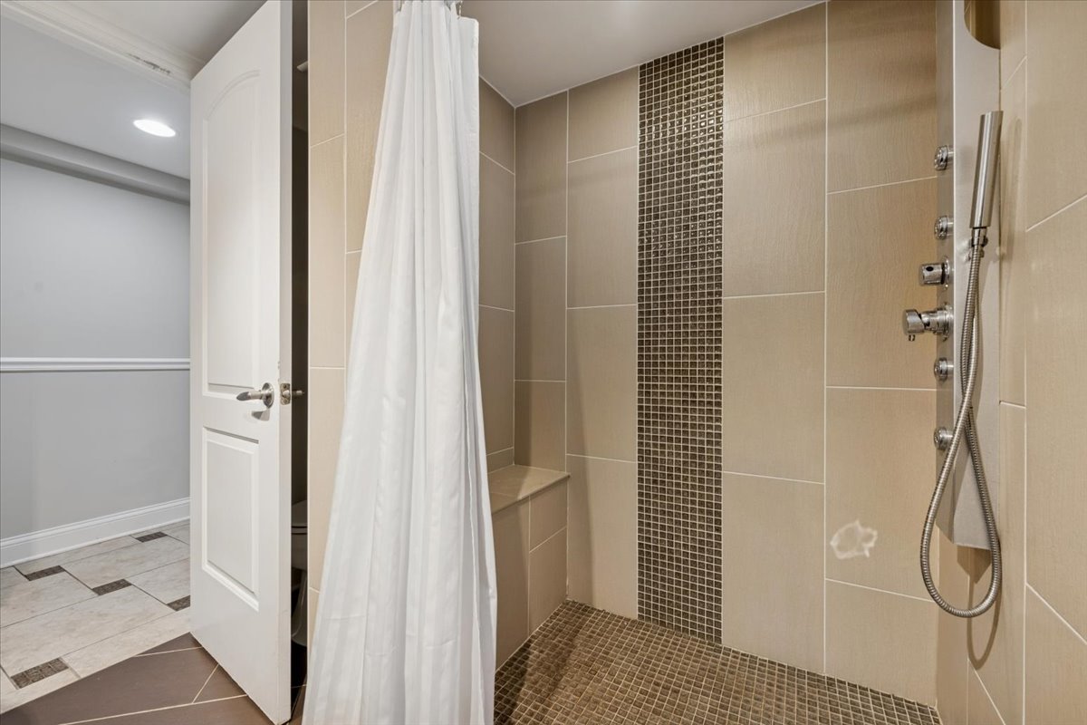 241 Glendale Road Glenview, IL 60025 - Photo 19 of 29 a bathroom with a shower