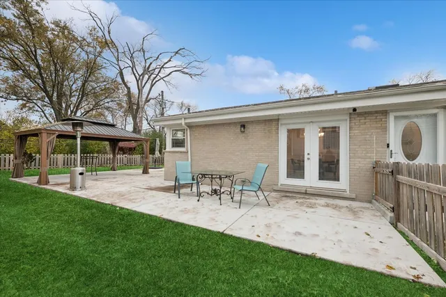 $535,000 | 241 Glendale Road, Glenview, IL 60025