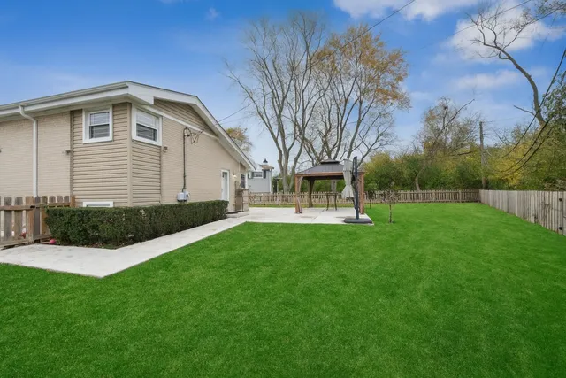 $535,000 | 241 Glendale Road, Glenview, IL 60025