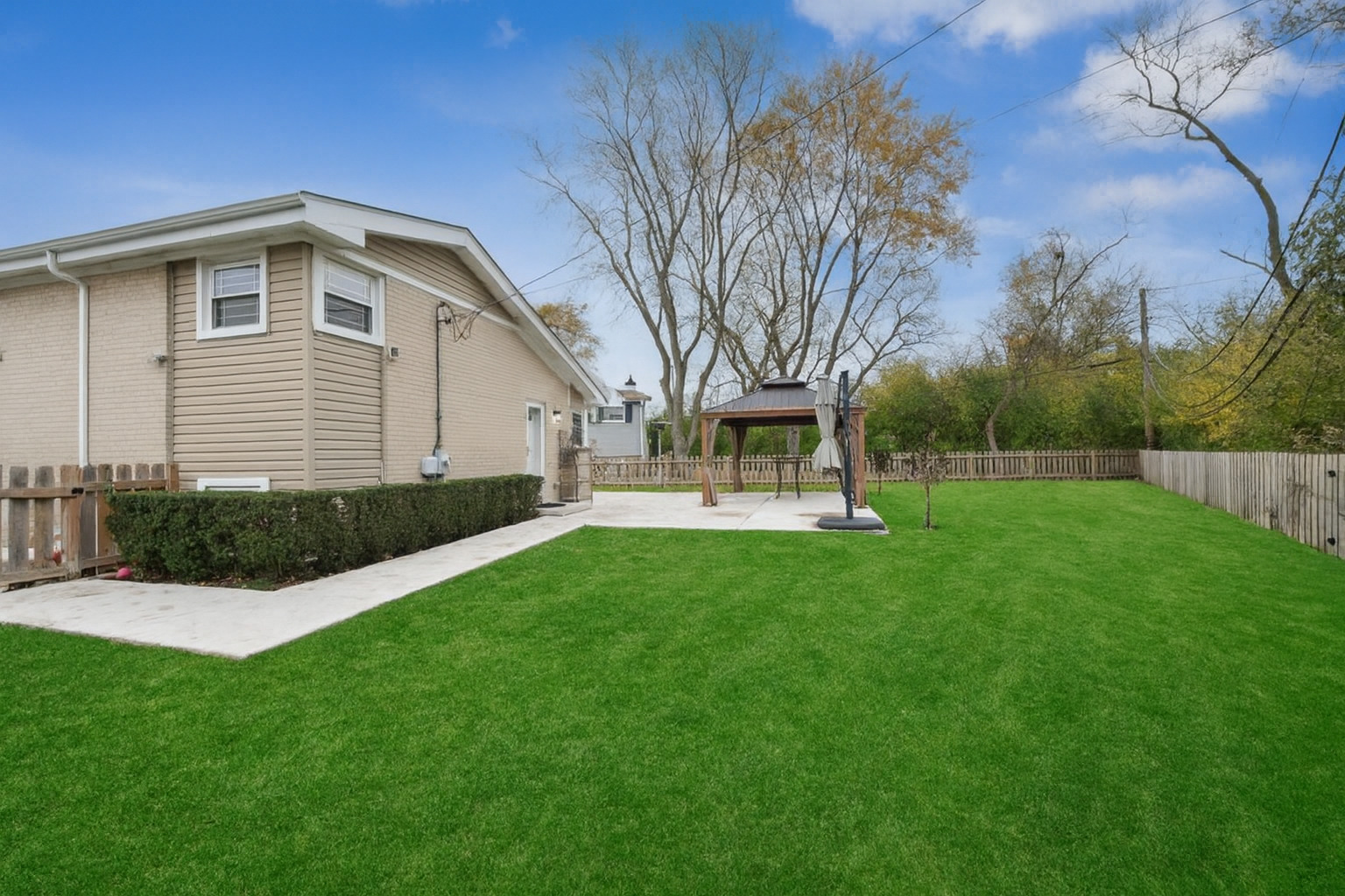 241 Glendale Road Glenview, IL 60025 - Photo 25 of 29 a view of a house with backyard and garden