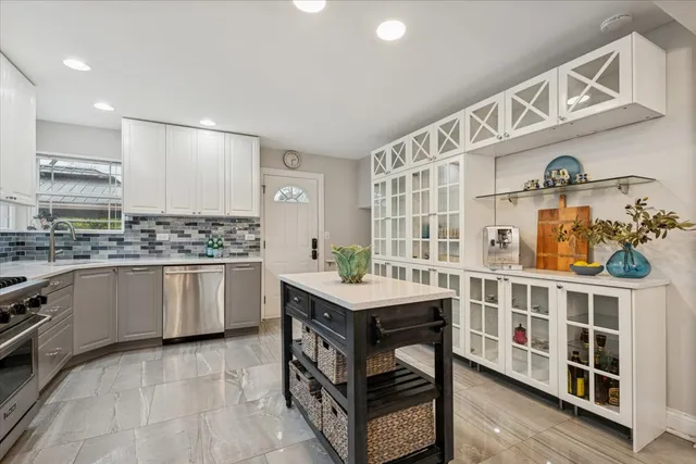 $535,000 | 241 Glendale Road, Glenview, IL 60025