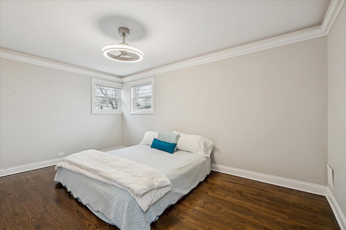 241 Glendale Road Glenview, IL 60025 - Photo 10 of 29 a bedroom with a bed and a window