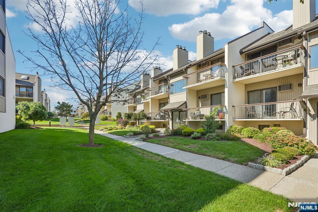 105 West Ridge Mews, Unit 1E Wood-Ridge, NJ 07075 - Photo 15 of 17 Gallery Image 15
