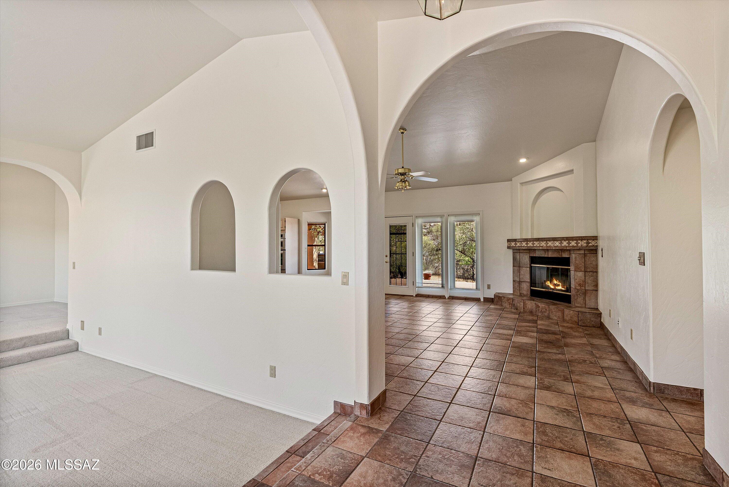 6340 North Valley View Road Tucson, AZ 85718 - Photo 12 of 44 Foyer looking into Family Room