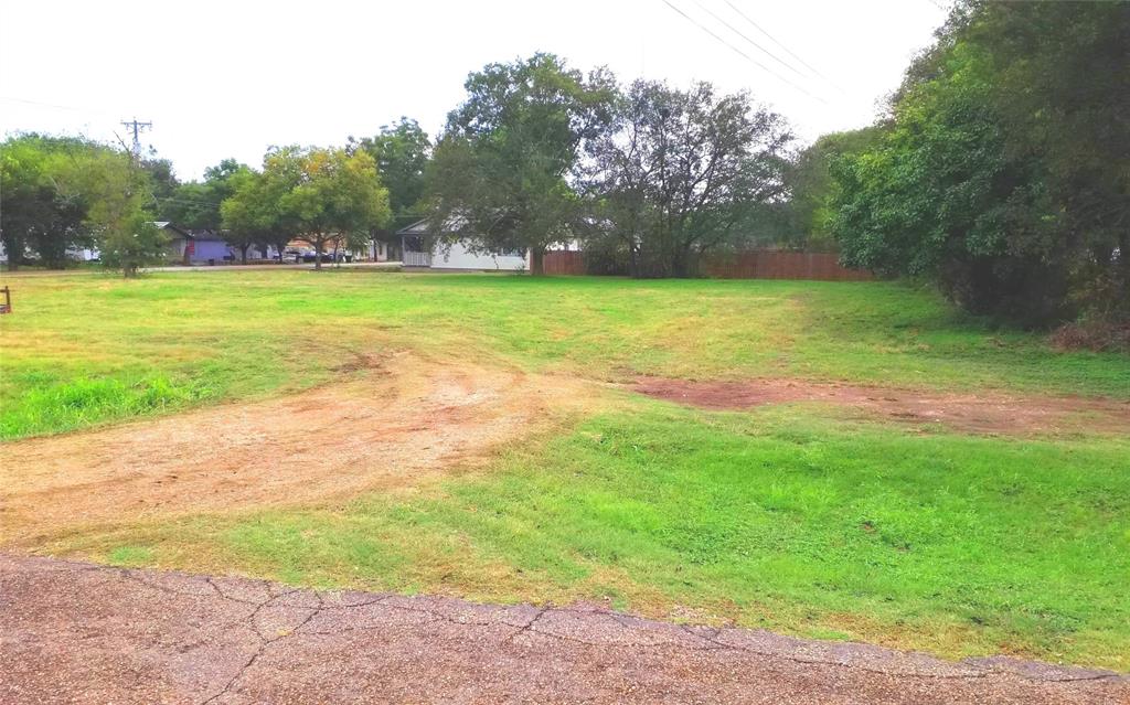 301 4th Street Eddy, TX 76524 - Photo 3 of 5 View of yard