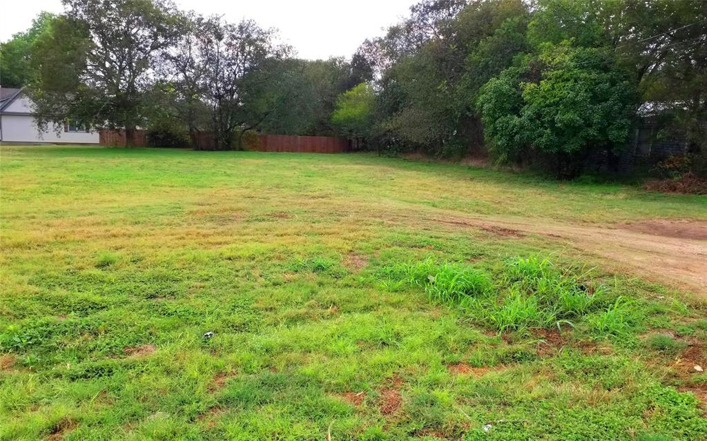 301 4th Street Eddy, TX 76524 - Photo 4 of 5 View of yard