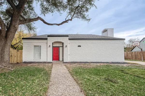 $2,395 | 10811 Villa Lea Lane, Houston, TX 77071