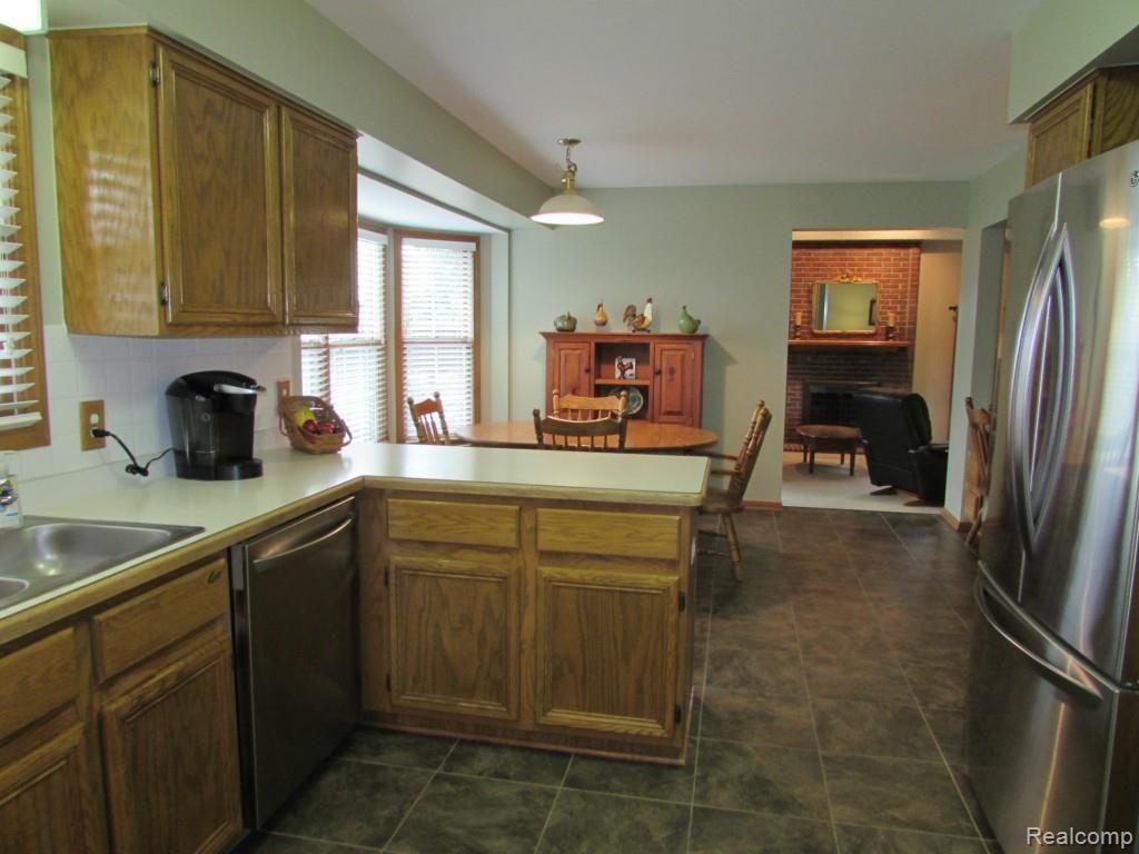 44746 Glengarry Road Canton, MI 48188 - Photo 14 of 38 Kitchen 9.jpg
