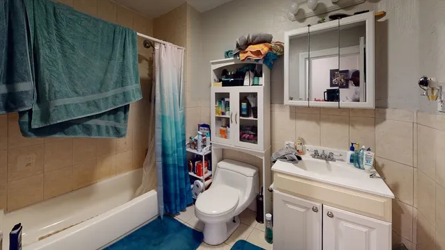 $2,550 | 24 Maverick Street, Unit 1, Boston, MA 02128