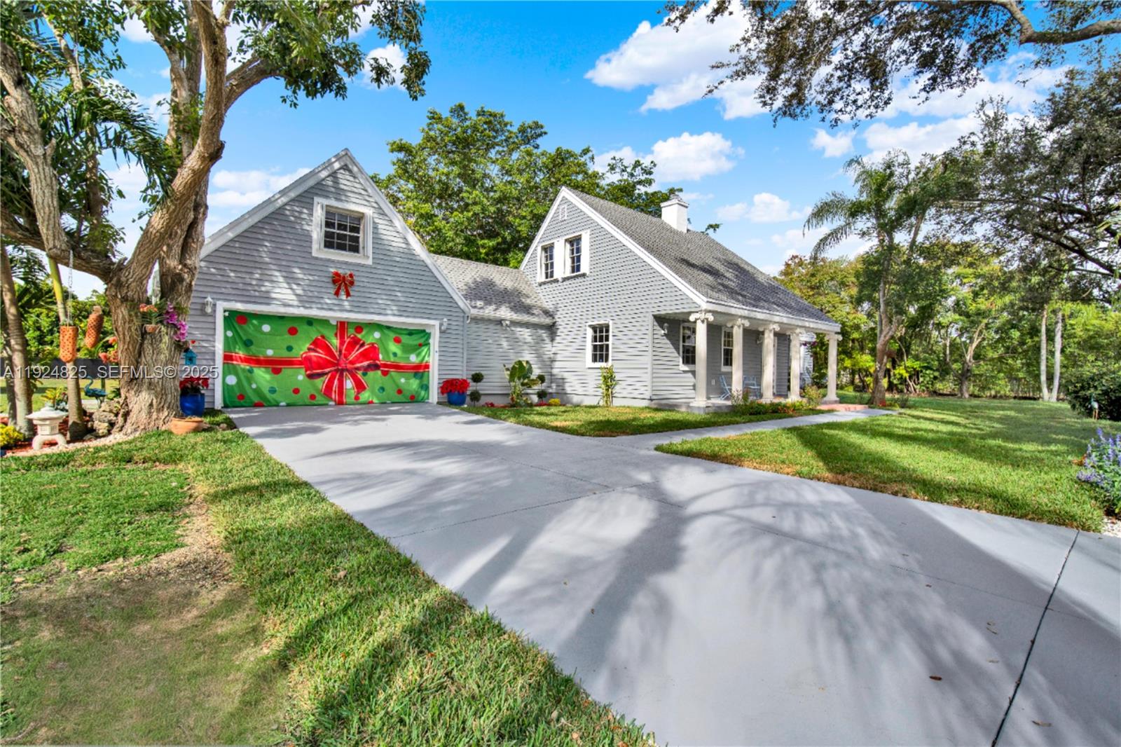 22820 Southwest 179th Place Miami, FL 33170 - Photo 6 of 56 a front view of house with yard and green space