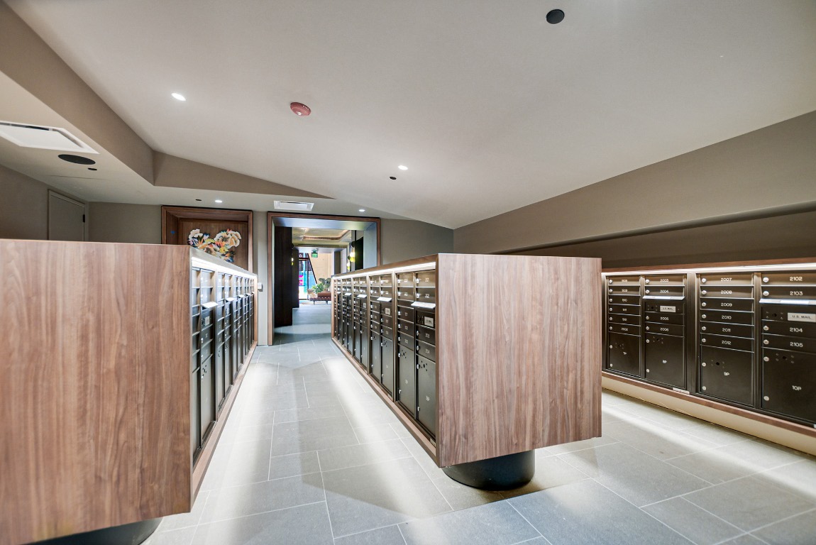 610 Davis Street, Unit 3104 Austin, TX 78701 - Photo 25 of 40 View of property's community featuring mail area, vaulted ceiling, and recessed lighting