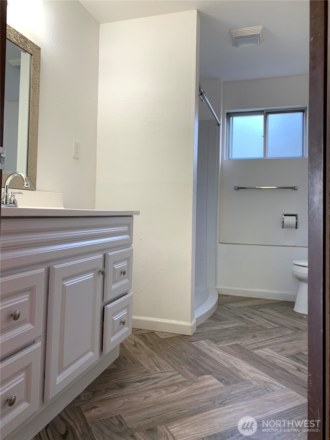 29818 4th Avenue Southwest Federal Way, WA 98023 - Photo 25 of 40 a view of a hallway with a dresser