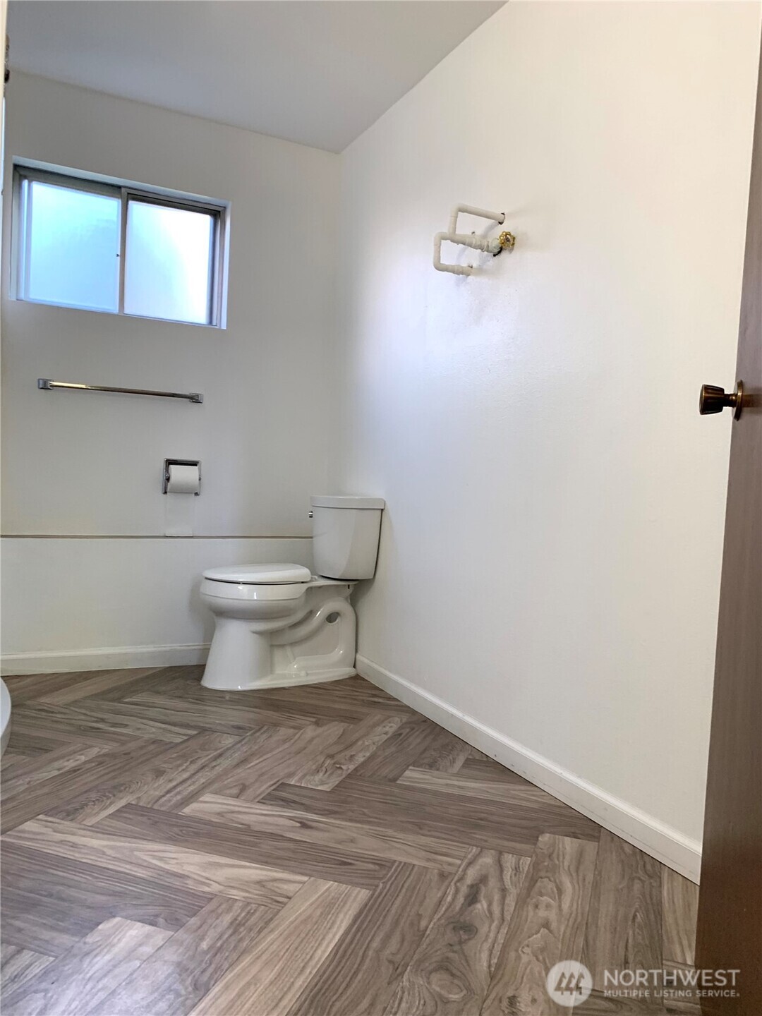 29818 4th Avenue Southwest Federal Way, WA 98023 - Photo 26 of 40 a bathroom with a toilet a sink and a window