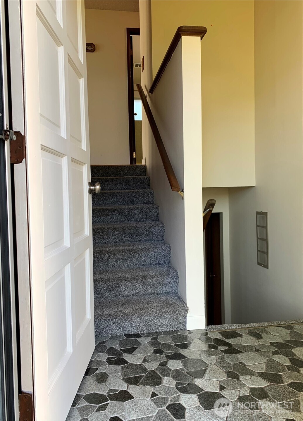 29818 4th Avenue Southwest Federal Way, WA 98023 - Photo 5 of 40 a view of entryway
