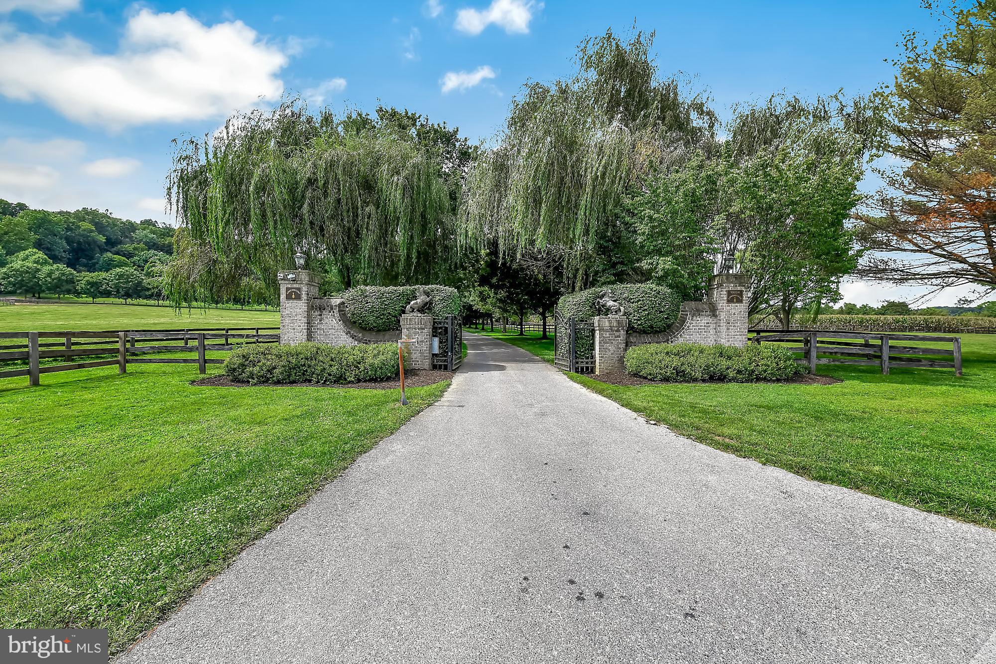 13224 Longnecker Road Glyndon, MD 21136 - Photo 3 of 58 Pillared entrance