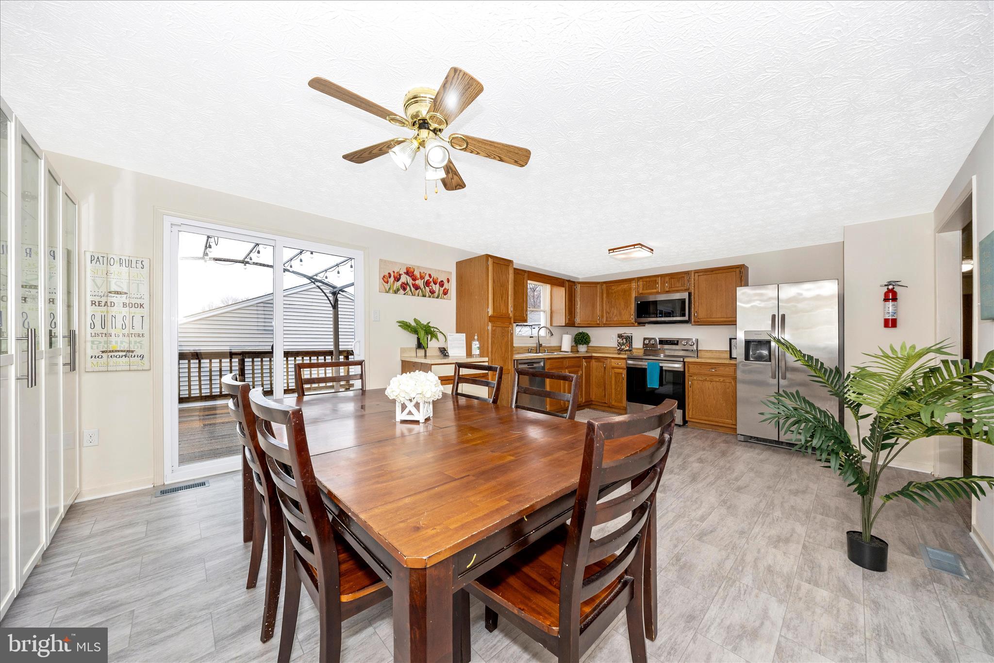 3 Contour Road Mount Airy, MD 21771 - Photo 16 of 54 a dining room with furniture and window
