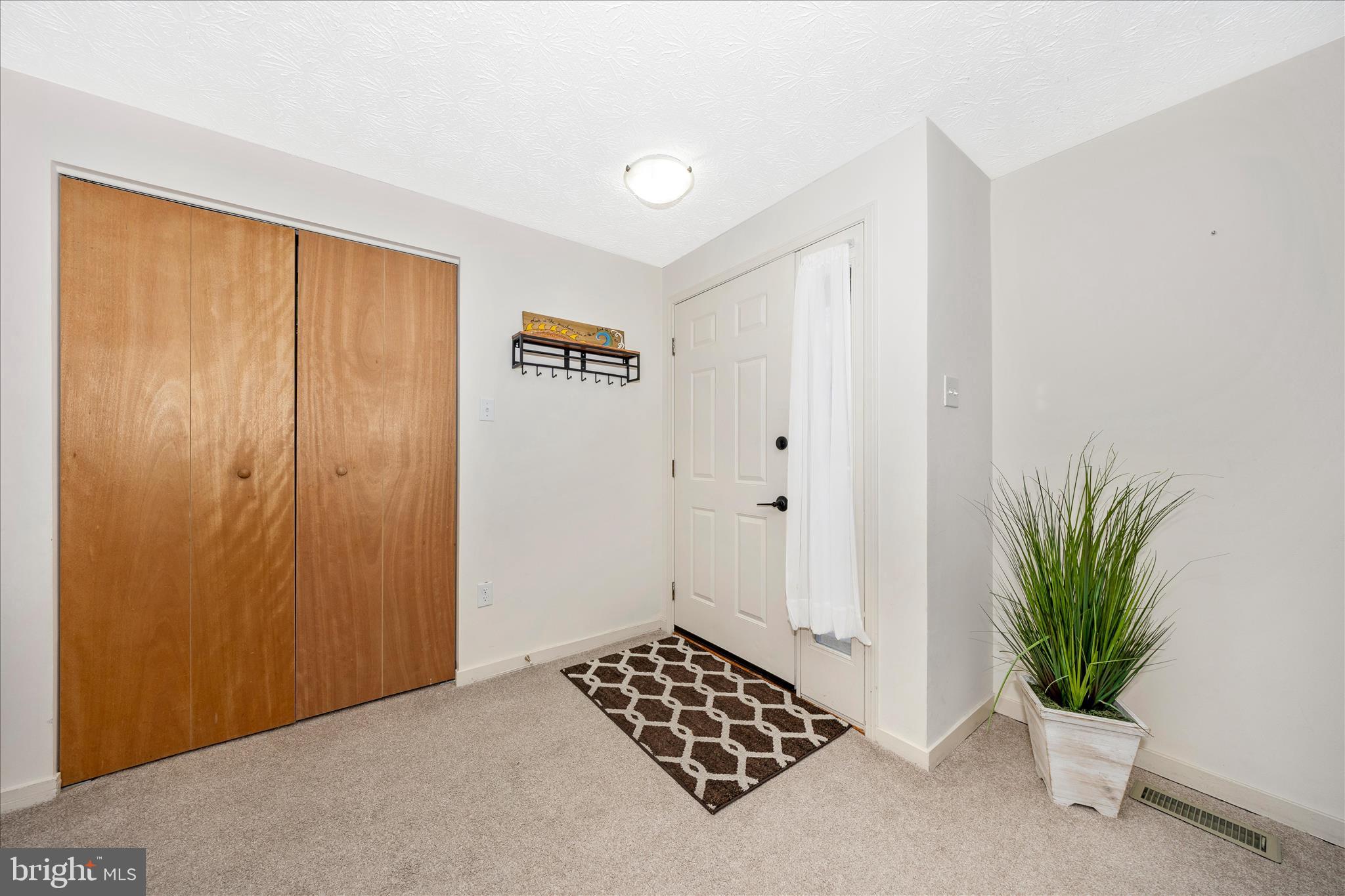 3 Contour Road Mount Airy, MD 21771 - Photo 2 of 54 Foyer
