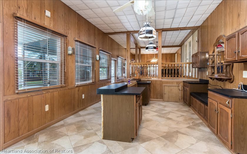 9 Mary Bell Landing Road Sebring, FL 33876 - Photo 5 of 24 Bar area in game room