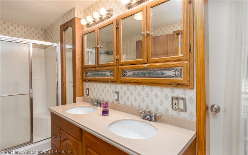 9 Mary Bell Landing Road Sebring, FL 33876 - Photo 10 of 24 Master bath