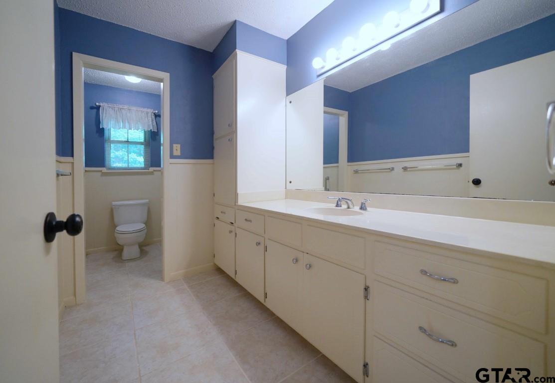 4505 Inverness Drive Tyler, TX 75703 - Photo 24 of 46 a spacious bathroom with 2 sink and a mirror