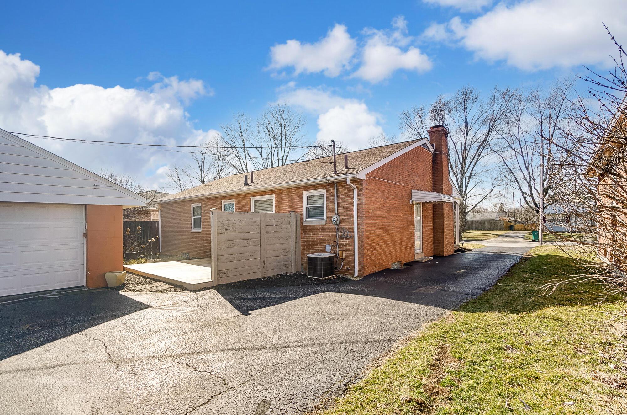 290 Topsfield Road Columbus, OH 43228 - Photo 43 of 45 041