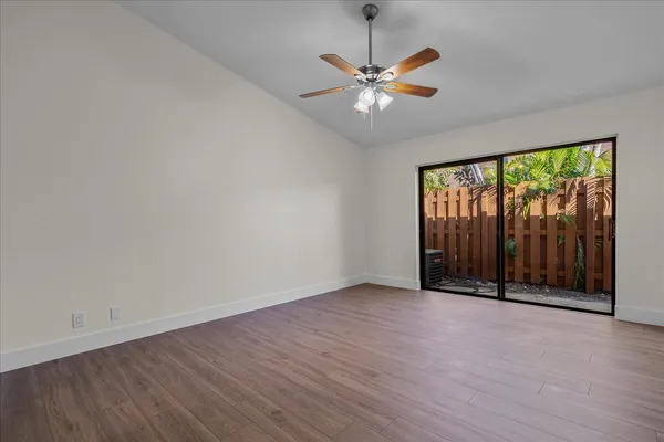 $2,400 | 402 Springdale Circle, Unit 40B, Palm Springs, FL 33461