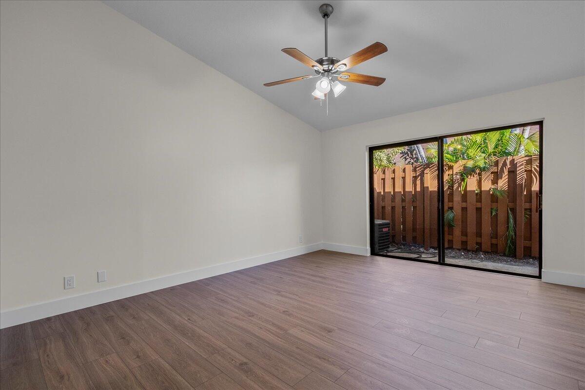 402 Springdale Circle, Unit 40B Palm Springs, FL 33461 - Photo 15 of 29 18-JLC_5238