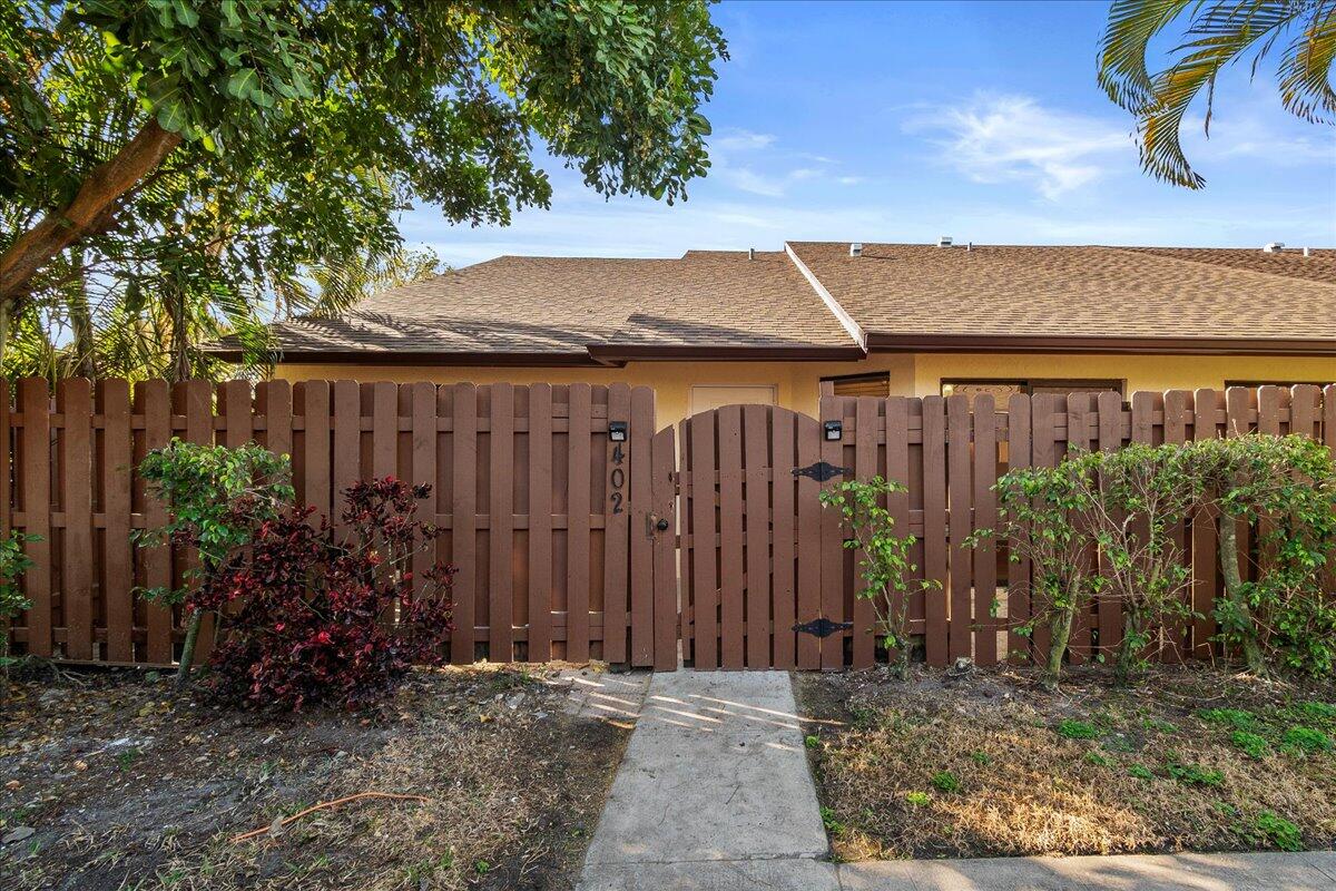 402 Springdale Circle, Unit 40B Palm Springs, FL 33461 - Photo 19 of 29 01-JLC_5128