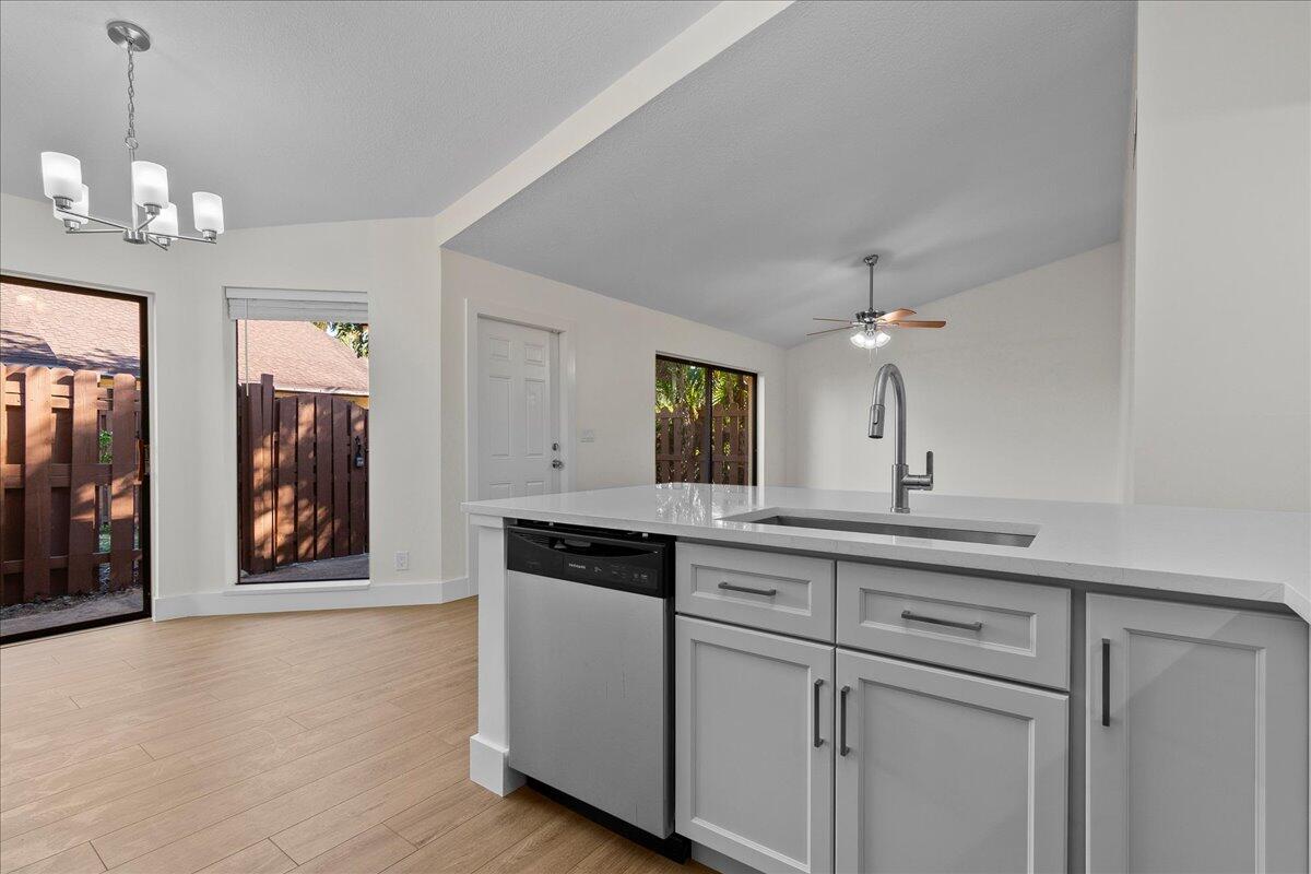 402 Springdale Circle, Unit 40B Palm Springs, FL 33461 - Photo 2 of 29 12-JLC_5208